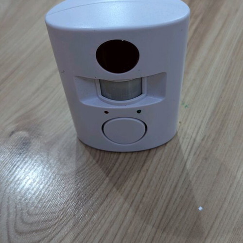 Wireless autonomous alarm with PIR motion detector, 2 remotes, like new