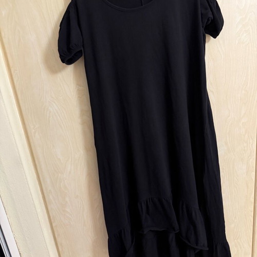 Dress black with sleeves and frill, like new, size XL