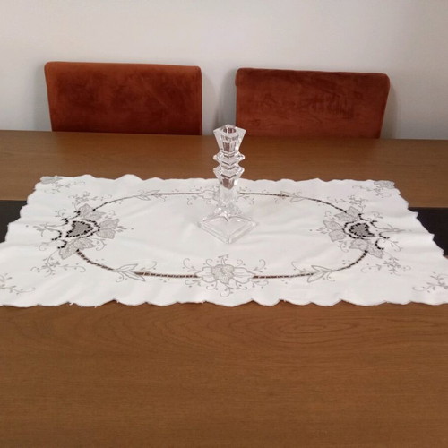Vintage set of 4 ecru table linens with gray details like new