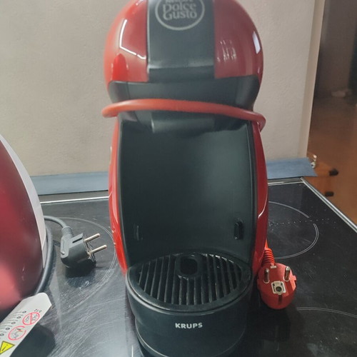 Dolce Gusto espresso machine set with capsule holder