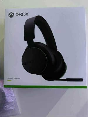 Xbox Wireless Headset like new in box