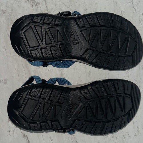 Teva sandals new, sizes 42-43, grey