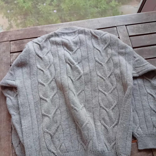 Sisley sweater like new, pure new wool, beige