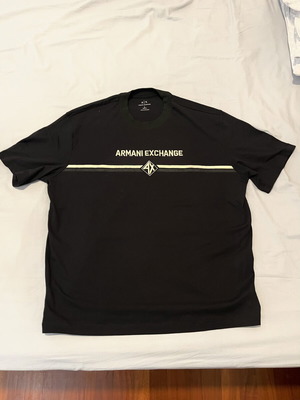 Armani Exchange T-shirt Large black like new