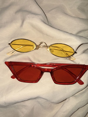 Sunglasses like new, red and yellow, pack