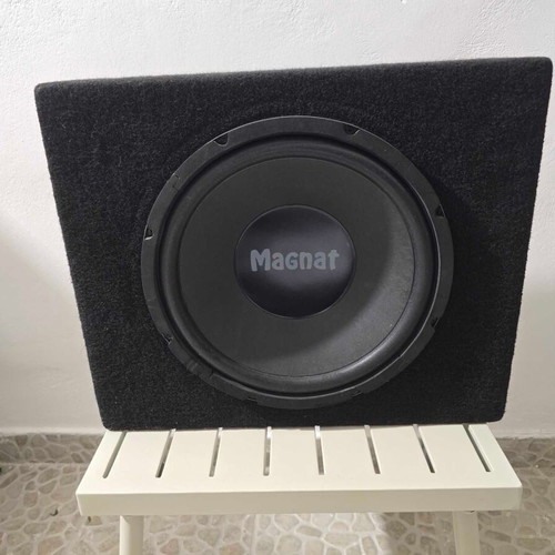 Subwoofer Magnat 12 ίντσες 200watt με κουτί bass reflex σαν καινούργιο
