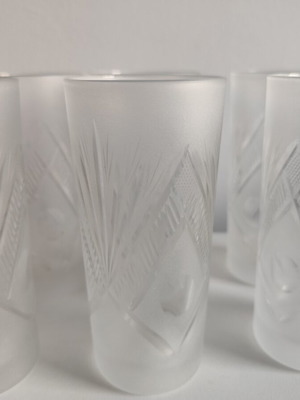 Vintage crystal water glasses with geometric diamond design