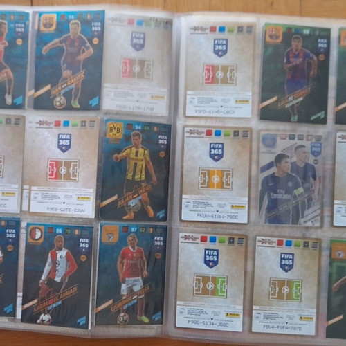 FIFA 365 2017-2018 Adrenalyn XL album with 374/459 cards like new