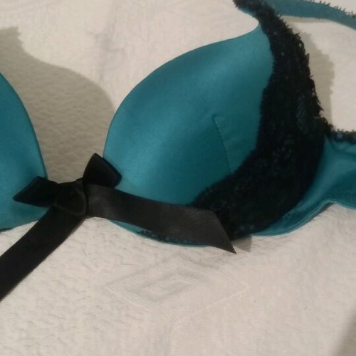 Yamamay satin texture bra emerald 65B like new
