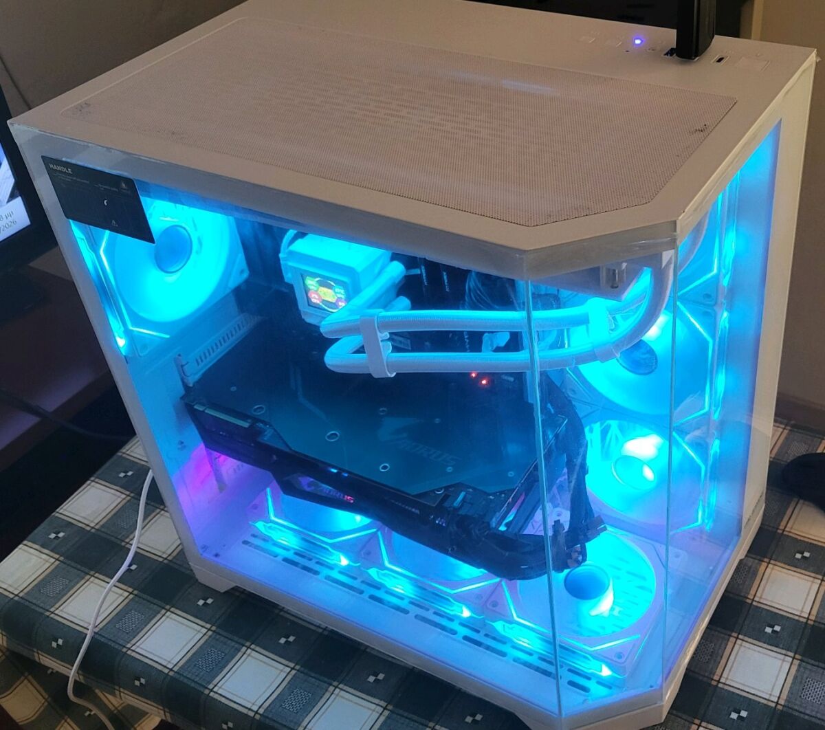 Gaming PC Ryzen 5700X като нов с RTX… - € 899,00 - Vendora.bg