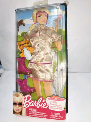 Barbie Mattel 2009 New Clothes and Accessories Zoo Keeper Trainer