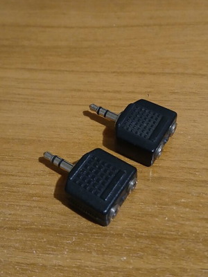Stereo 3.5mm jack splitters used, two female ports