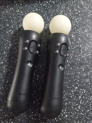 VR headset with dual controllers for PlayStation 4