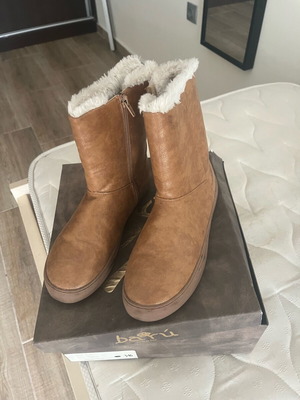 Benetton boots with fur lining, size 38 like new