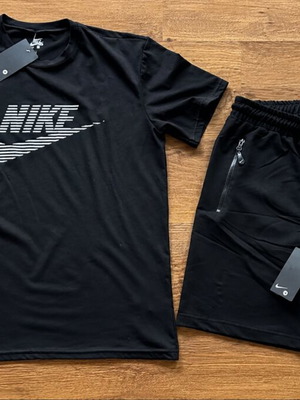 Ανδρικό κοντό σετ Nike καινούργιο, μαύρο με φερμουάρ στις τσέπες