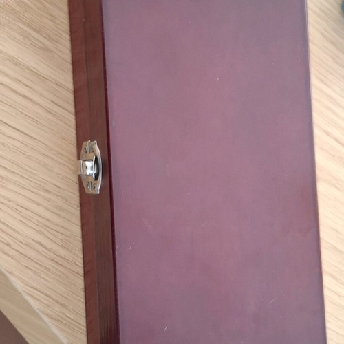 Wine accessory set like new in wooden case