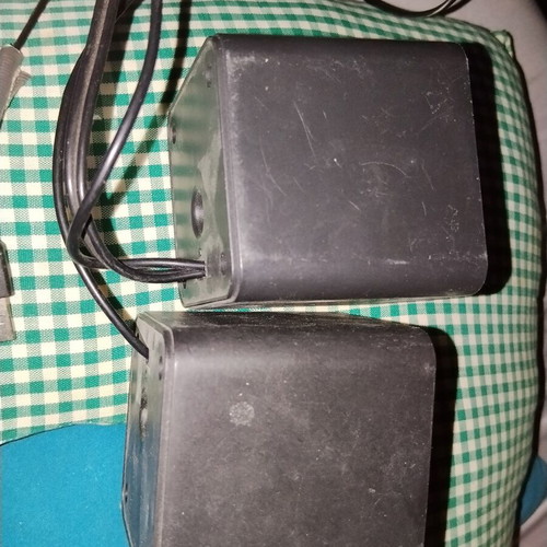 Compact budget vintage stereo computer speakers cube design