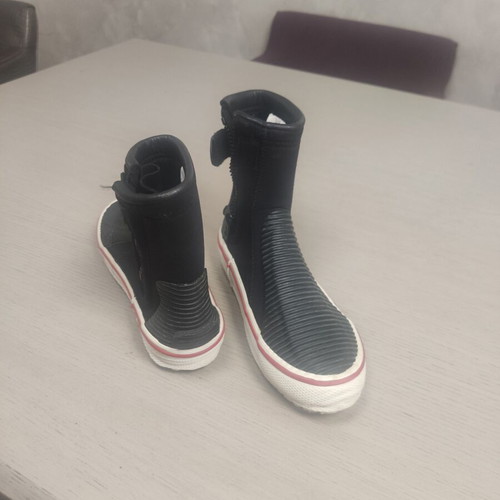 Lalizas Kids Sailing Boots Size 36 6mm Like New