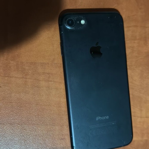 iPhone 7 used black with minor screen defect