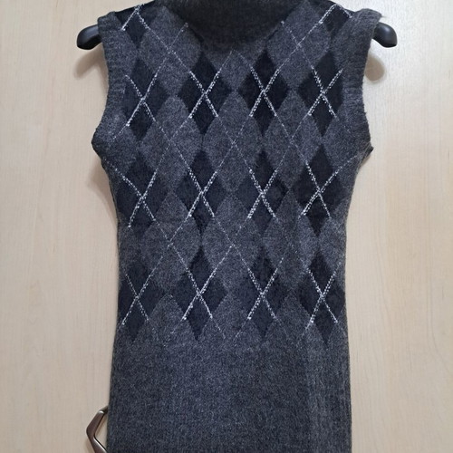 Wool sweater gray with black diamond pattern and silver embroidery, new