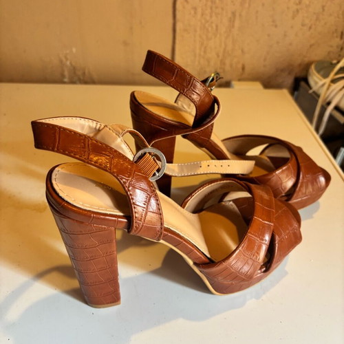 High-heeled brown sandals new, size 38