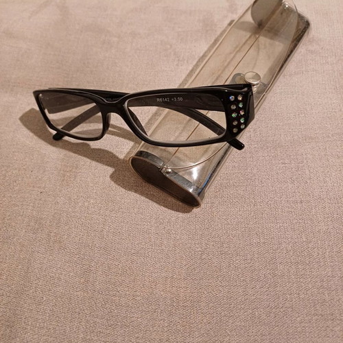 Myopia glasses Italian design with case