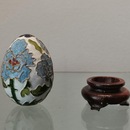 Cloisonne egg used with blue flowers and wooden base