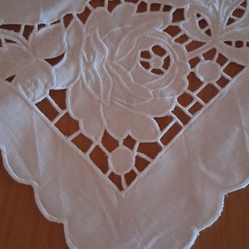 Cotton square with machine embroidery, 70x70 cm