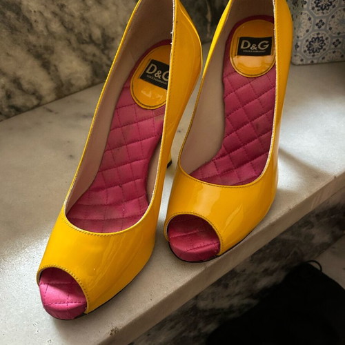Dolce & Gabbana yellow pumps size 36.5 like new