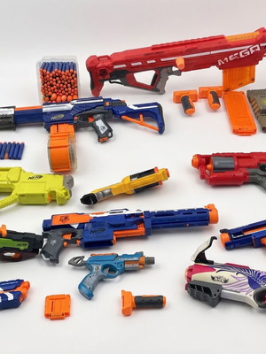 Nerf blasters set like new, 11 authentic guns with accessories and darts