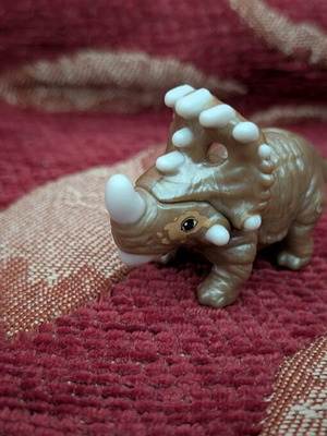 Sinoceratops Kinder Surprise 2025 like new