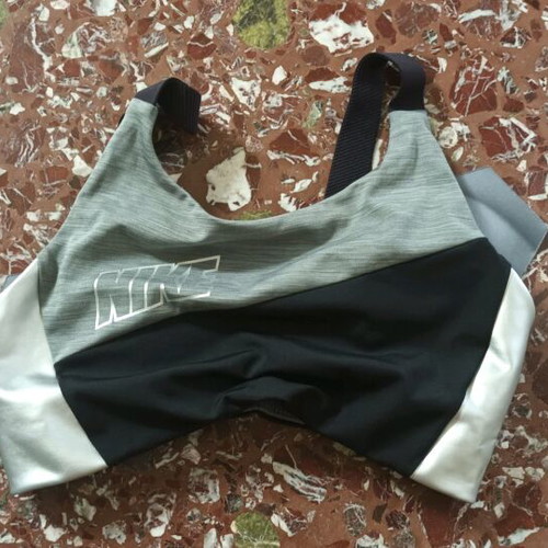 Nike sports bra like new, black and silver, size S