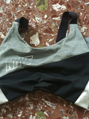 Nike sports bra like new, black and silver, size S