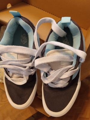 Vans Knu Skool size 36 like new with original box