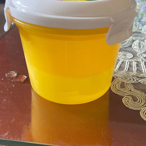 Children's lunchbox like new with built-in spoon