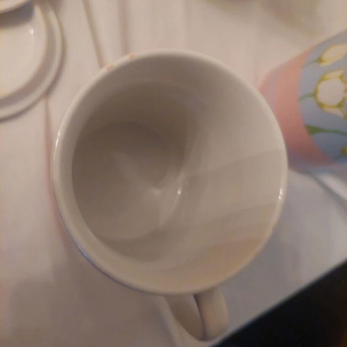 Mugs with lids like new, set of 3 with flowers