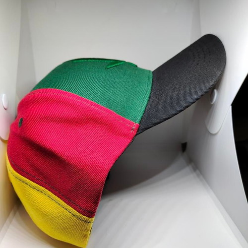 Snapback hat Rasta Reggae with embroidered leaf like new