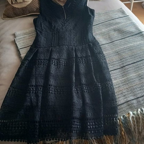Motivi black guipure dress small like new