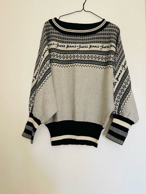 Guess sweater with wide sleeves like new, off-white and black