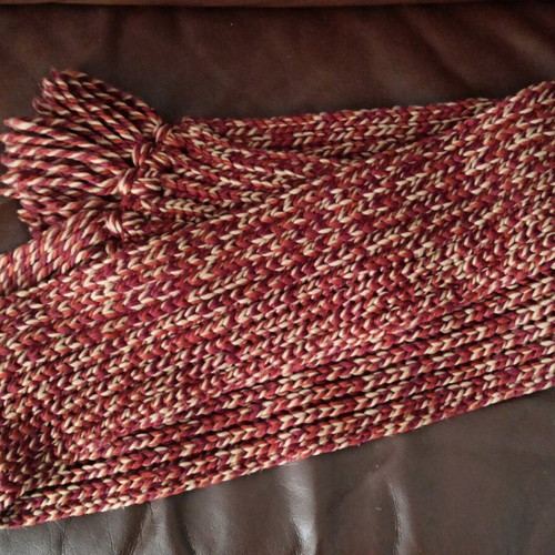 Knitted warm scarf like new in beige and red