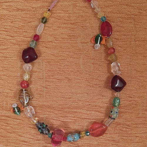 Handmade necklace used with beautiful colors, diameter 24cm