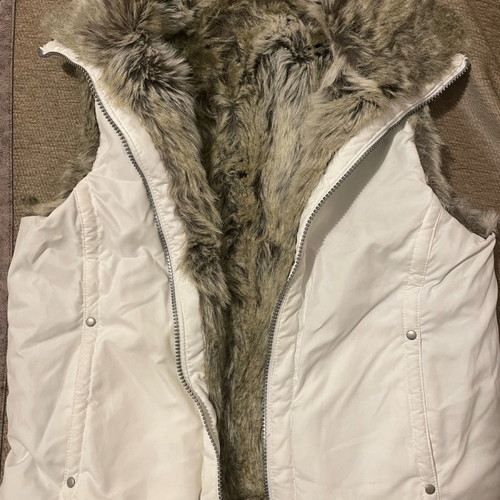 White sleeveless vest with fur new, size S