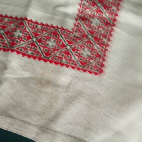 Tablecloth used 160x160 and six napkins 30x28