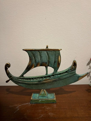 Bronze decorative ship like new