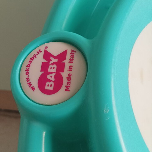 Okbaby Onda baby bath used with ergonomic seat and water thermometer