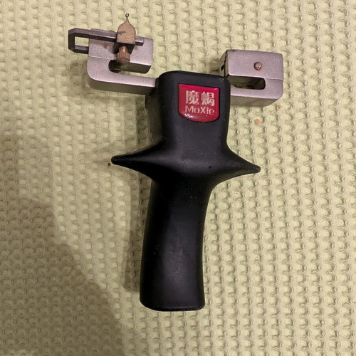 Slingshot used made of stainless steel 304 and resin