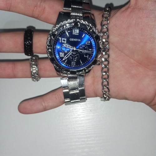 Luxury watch set like new with 2 rings and defective chain