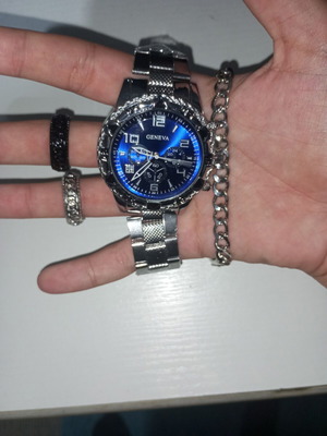 Luxury watch set like new with 2 rings and defective chain