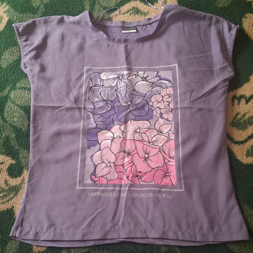 Women's blouse size M like new, purple