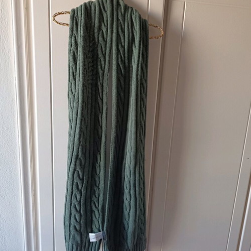 Women's knitted scarf olive new with braids